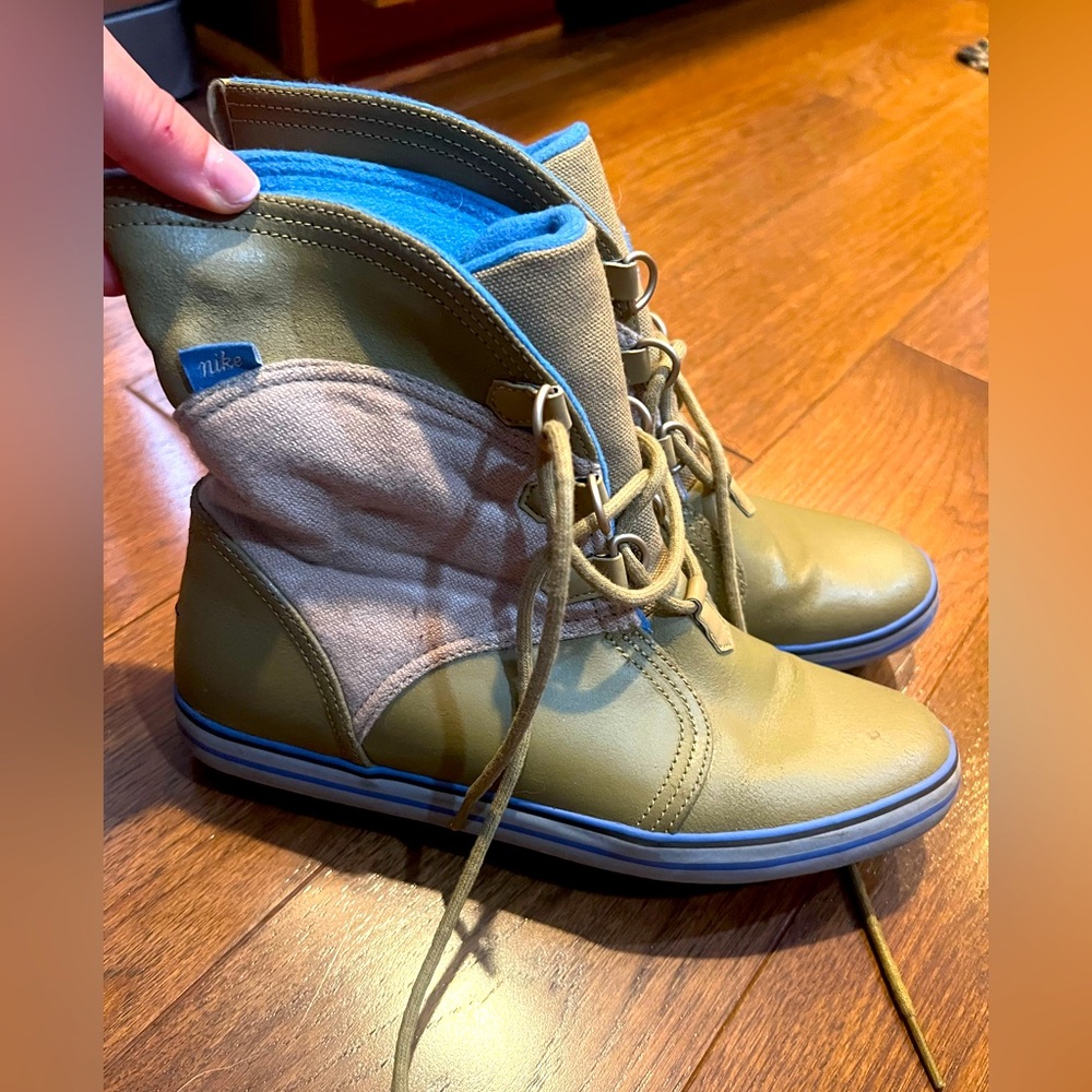 Nike Women’s Boots